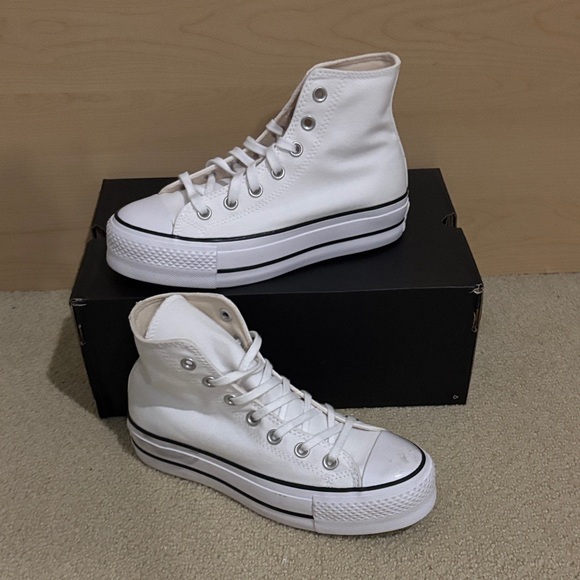 Converse Shoes - White Converse Women’s 6 TL